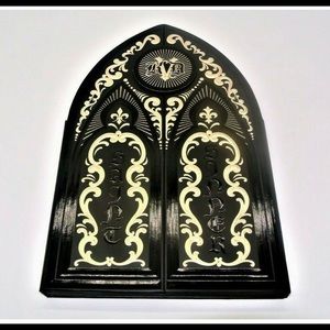 Kay Von D Saint and Sinner Palette